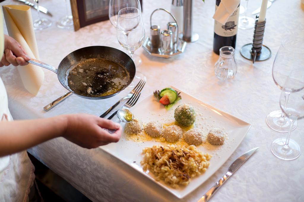 Alfonsstueberl - Ferienwohnungen & Restaurant อินเนอร์ฟิลล์กราเท็น ภายนอก รูปภาพ