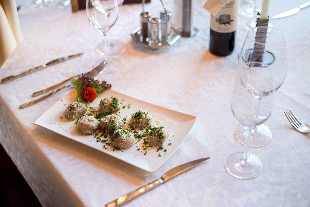 Alfonsstueberl - Ferienwohnungen & Restaurant อินเนอร์ฟิลล์กราเท็น ภายนอก รูปภาพ